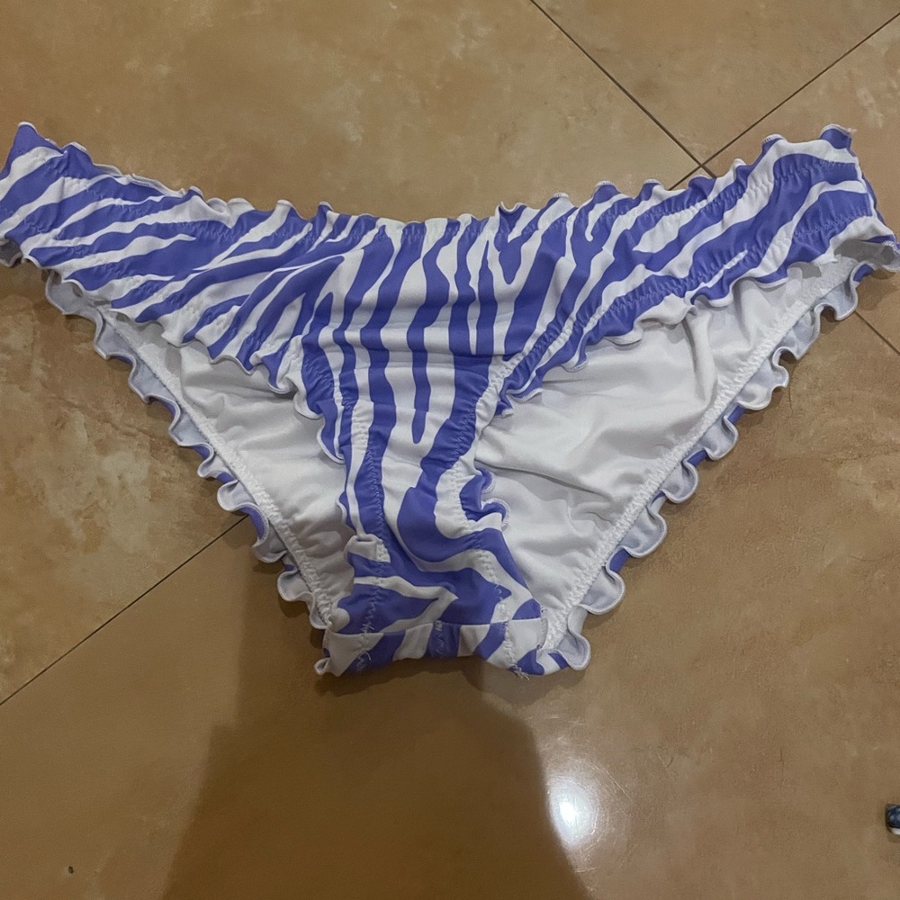 Never worn scrunch zebra bikini bottoms
